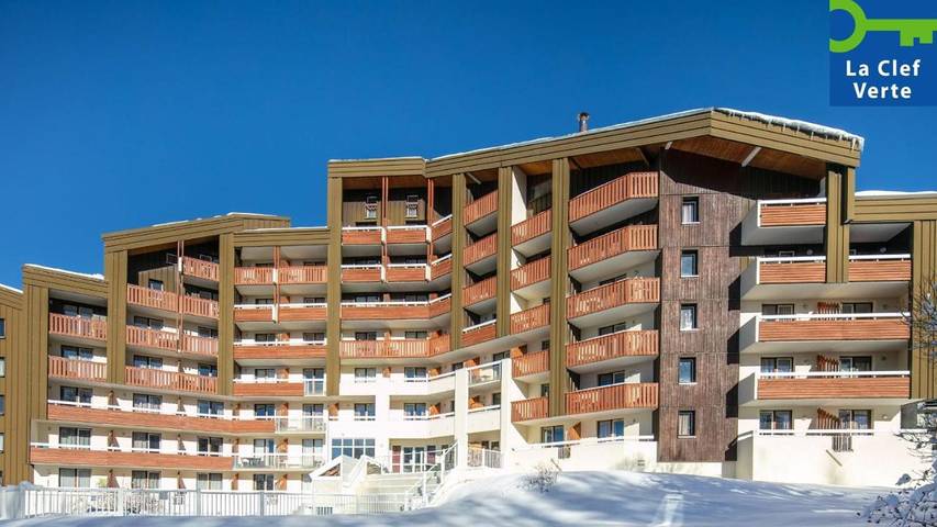 Appart’hôtel pour 4 personnes, avec sauna ainsi que terrasse et piscine, animaux acceptés