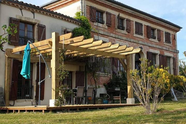 Location de vacances pour 6 personnes, avec Terrasse ainsi que Jardin et Vue à Laplume