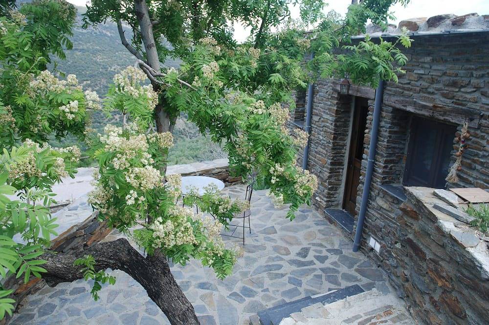 Unique cottage for 2 retreat with pool in Sierra Nevada National Park Alpujarras in Busquístar, Granada Province
