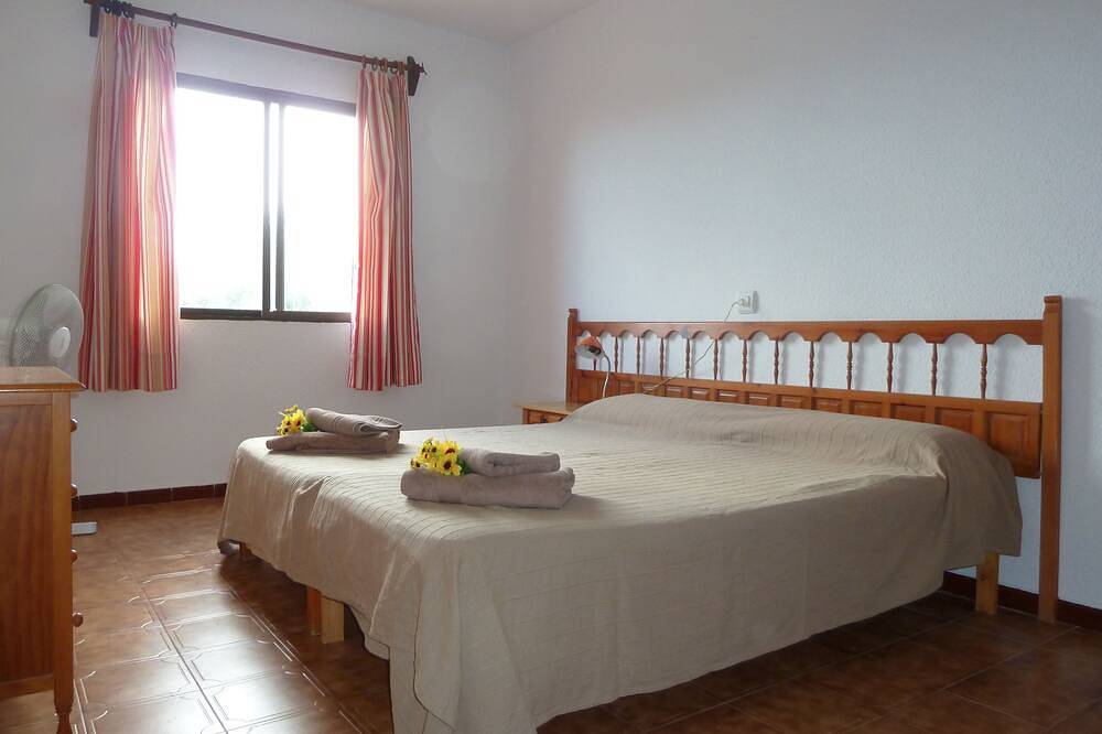 Ganze Wohnung, Fewo in Es Pujols,Familienfreundlich,zentral,strandnah,Pool, Wifi,bis 2 Personen in Es Pujols, Formentera