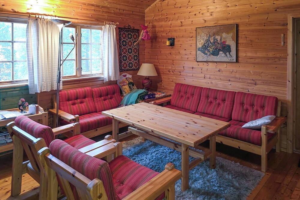 Cozy home in øverbygd with house a mountain view in Balsfjord