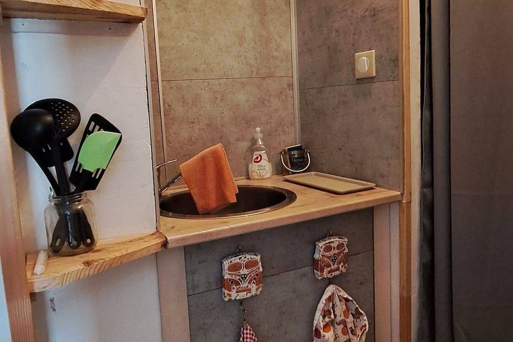 Entire apartment, Studio Le ti'coco on the Arcachon basin, 20 min from the beaches in Biganos, Arcachon region