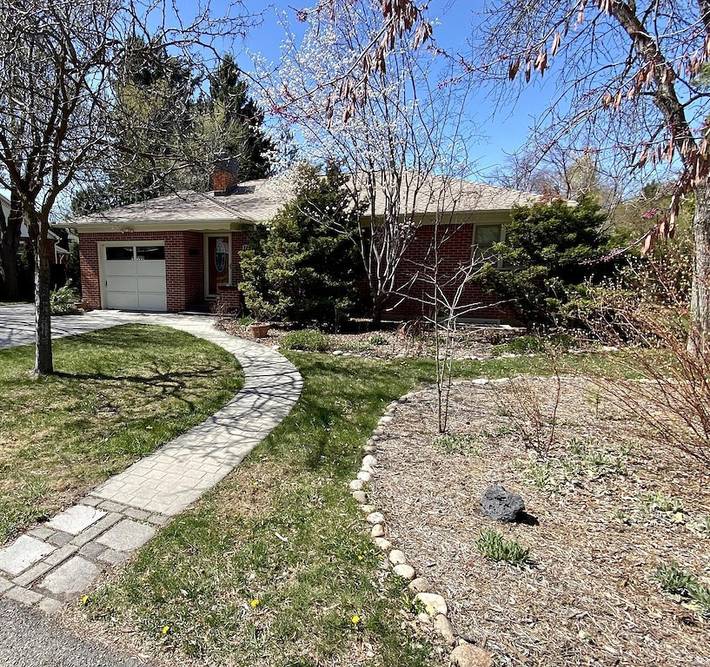 Vacation rental for 8 people, with yard and balcony in Boise