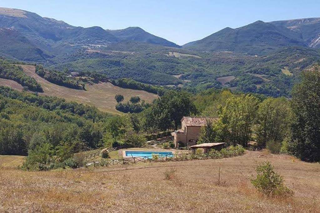 Luxury Villa with Pool, Stunning Location in San Ginesio, Parco nazionale dei Monti Sibillini