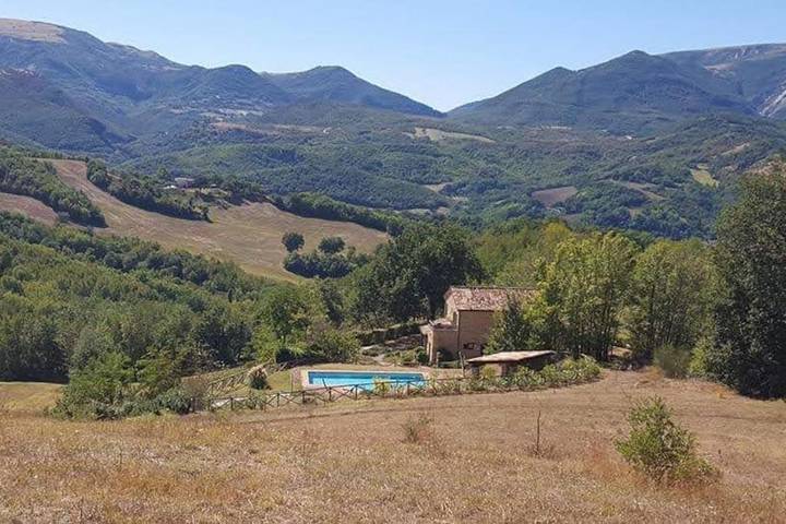 Casa vacanza per 10 persone, con giardino e terrazza nonché panorama e piscina in San Ginesio