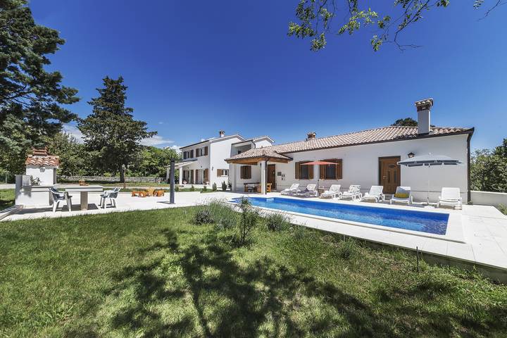 Ferienhaus für 12 Personen, mit Terrasse und Pool in Labin