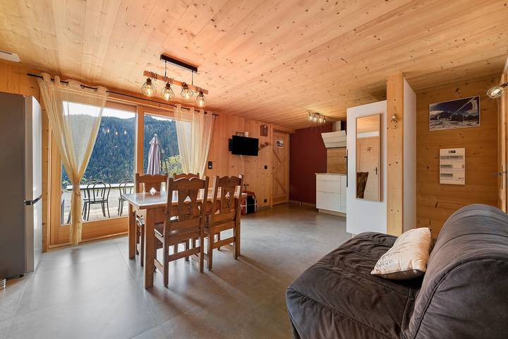 Holiday Home 'New in Detached Chalet' with Private Terrace and Wi-Fi in Châtel, Les Portes du Soleil