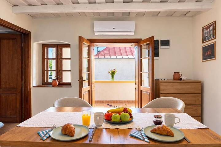 Ferienhaus für 4 Personen, mit Whirlpool und Terrasse sowie Garten und Pool in Balatongyörök