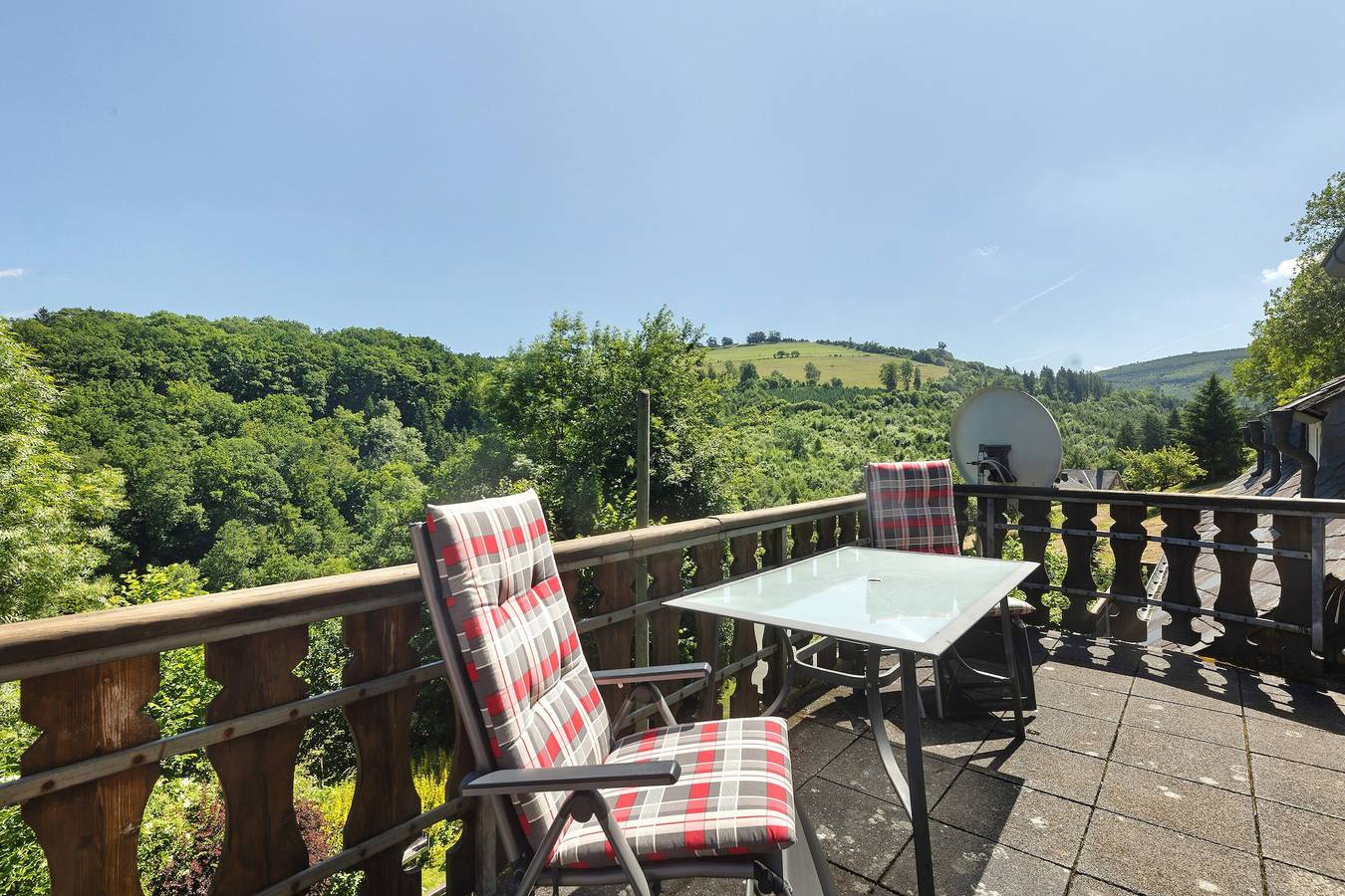 Appartement entier, Appartement 'Demberg' avec vue sur les montagnes, terrasse partagée et Wi-Fi in Schmallenberg, Arrondissement du Haut-Sauerland