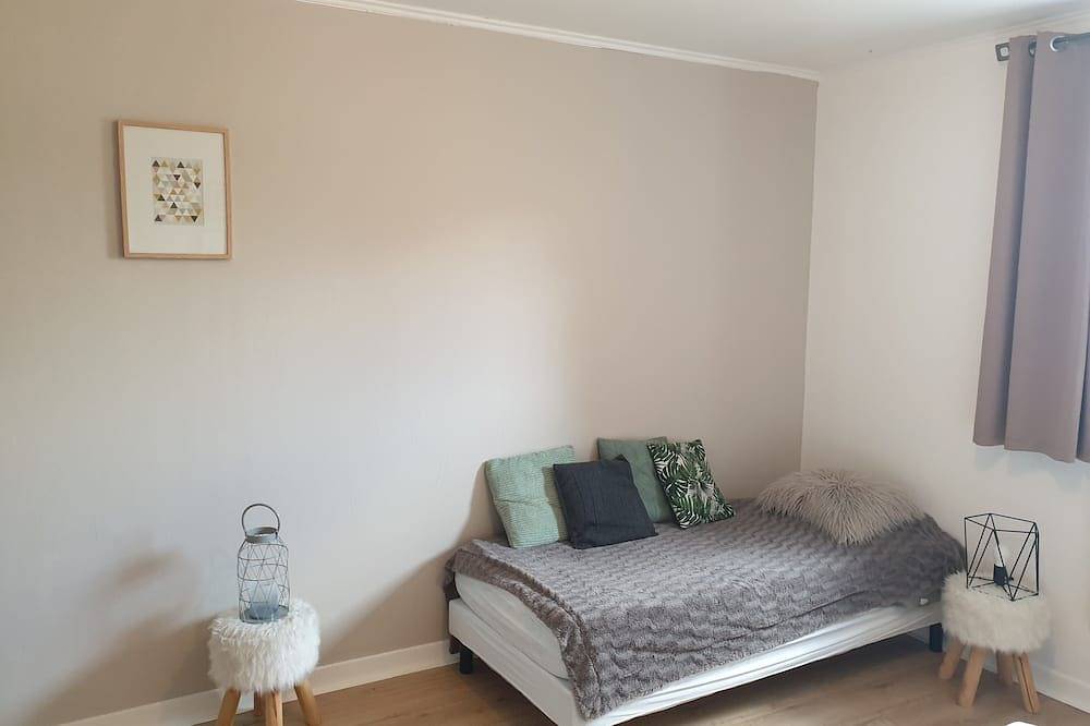 Gite meublé Bourbourg - 2 chambres - 5 personnes - jardin clos - parking privé in Bourbourg, Région de Dunkerque