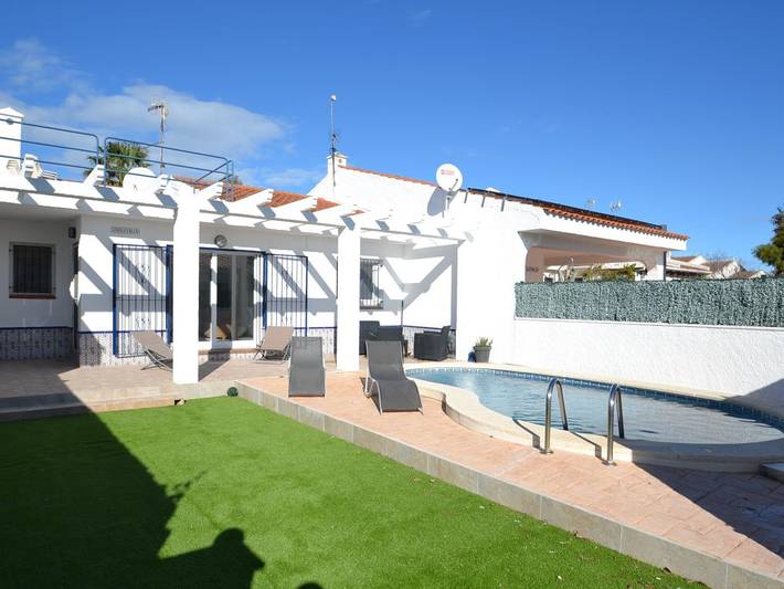 Location de vacances pour 6 personnes, avec terrasse et piscine à Riumar - 4