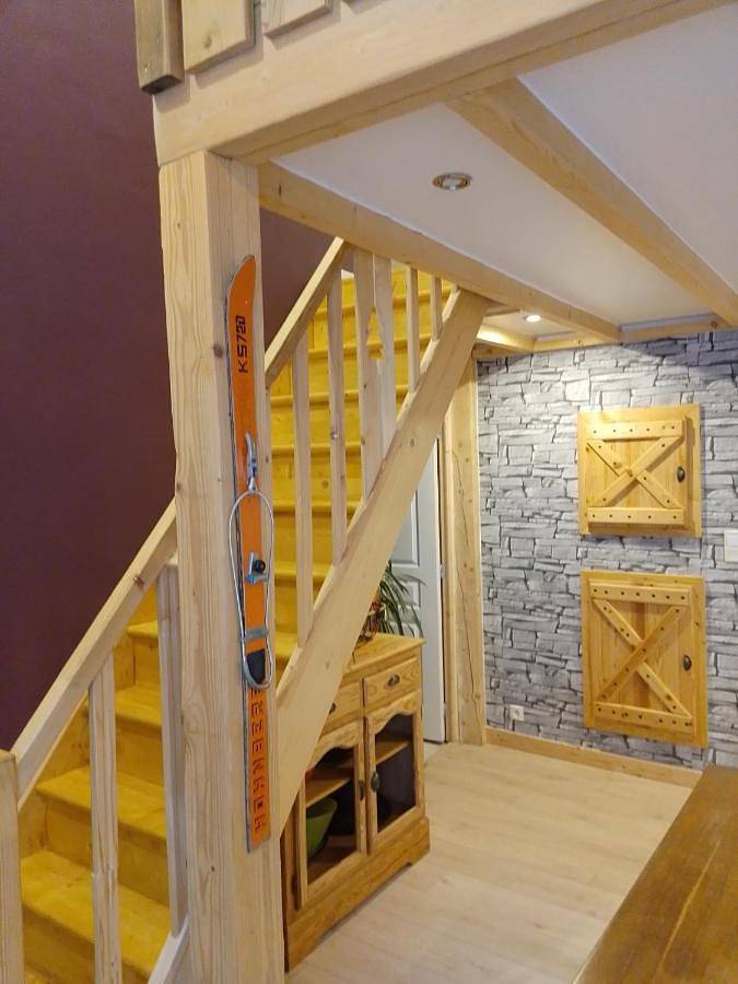 Gîte pour 11 personnes, avec terrasse et vue à Saint-Jacques-des-Blats - 4