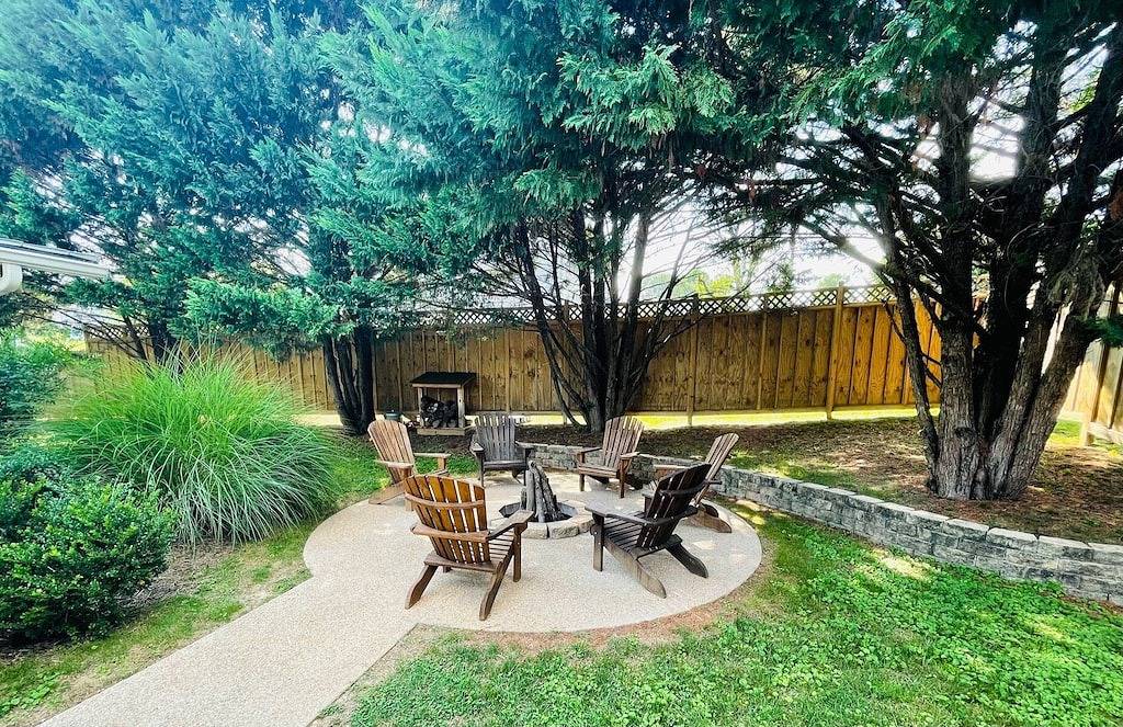 Neu Renoviert In der Stadt geräumiges Haus Whirlpool Wifi Minuten von den Sehenswürdigkeiten der Umgebung in Luray, Page County