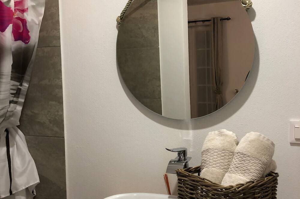 Terreno Terra Luso perto da Serra de Montejunto. in Serra de Montejunto, Distrito de Lisboa