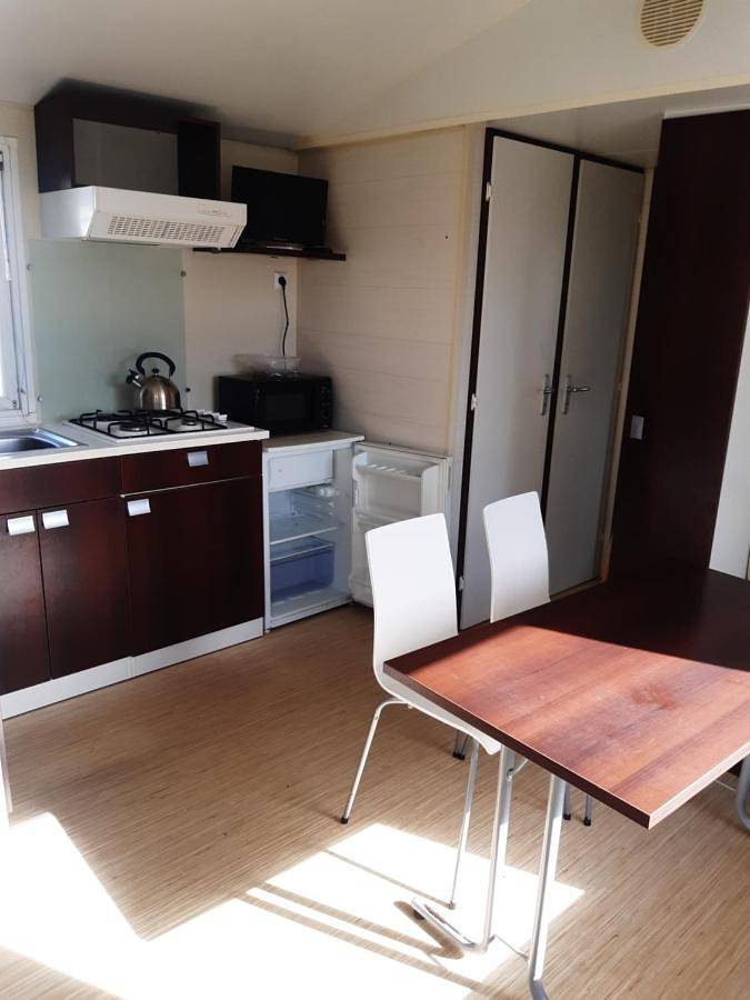 Camping pour 4 personnes, avec Jacuzzi ainsi que Terrasse et Piscine