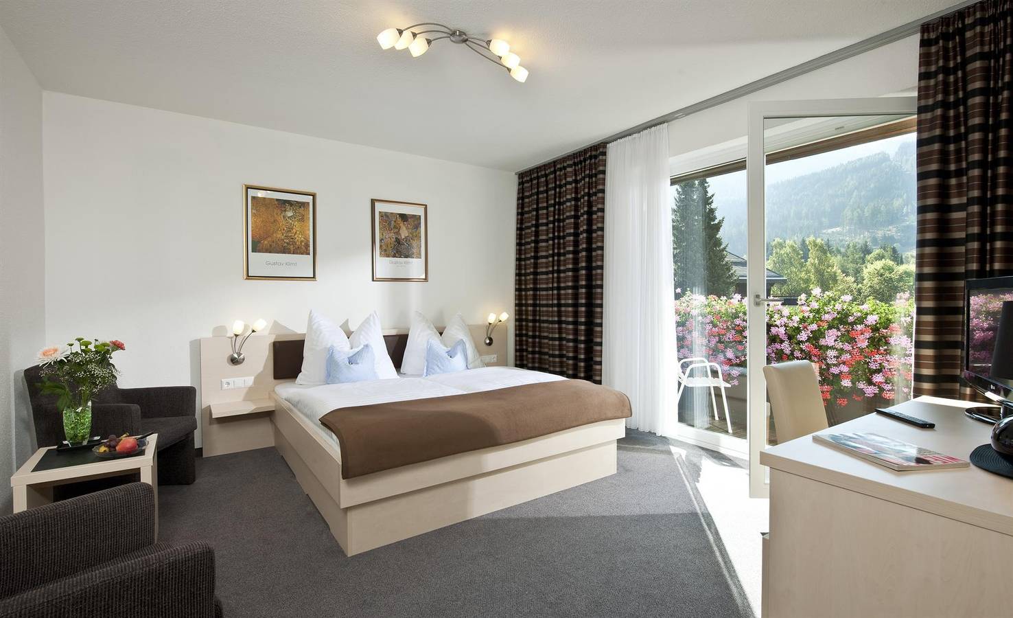 Ganze Ferienwohnung, Familienzimmer mit Südbalkon in Bad Kleinkirchheim, Nockberge