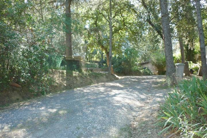 Location de vacances pour 2 personnes, avec piscine et terrasse ainsi que jardin et vue dans Loupia - 3