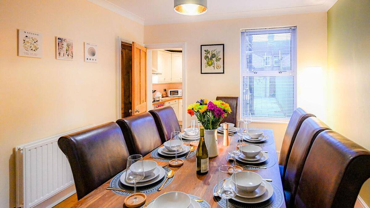 Entire apartment, Three-Bedroom Apartment in Bedford