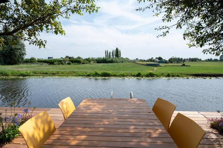 Location de vacances pour 5 personnes, avec vue ainsi que piscine et jardin dans Roelofarendsveen