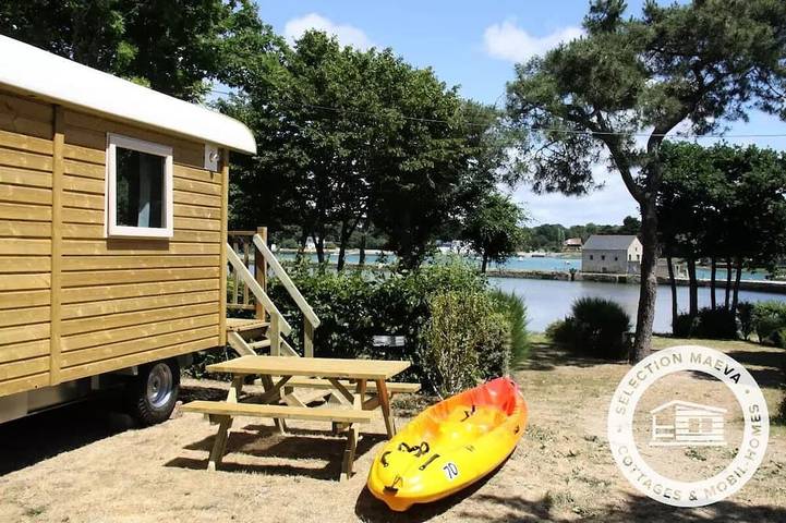 Gîte pour 4 personnes, avec jacuzzi ainsi que piscine et terrasse