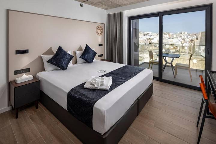Hôtel pour 5 personnes, avec terrasse et sauna ainsi que piscine et vue dans Gzira - 4