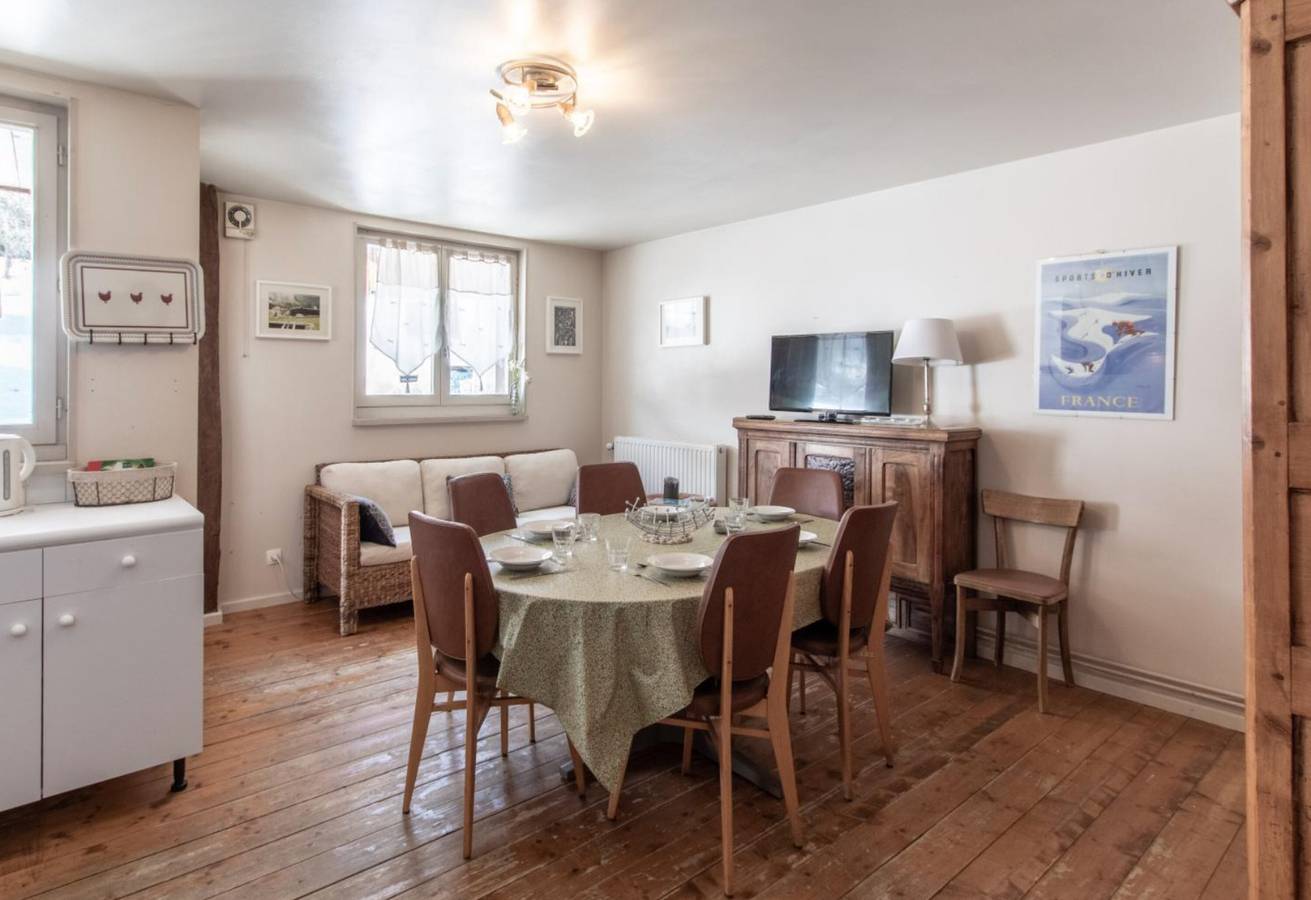 Ganze Wohnung, Ferienwohnung 'L'Ancolie' mit Bergblick, Gemeinschaftsterrasse und Wlan in Saint-Ferréol, Annecy und Umgebung