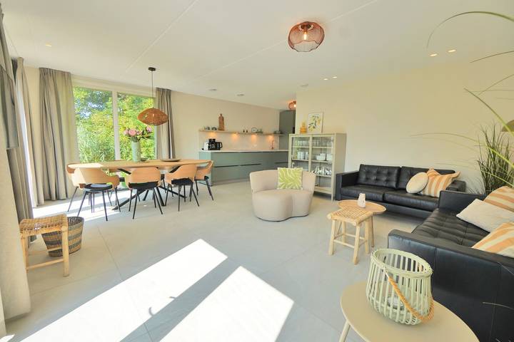 Ferienhaus für 8 Personen, mit Balkon/Terrasse und Terrasse sowie Garten