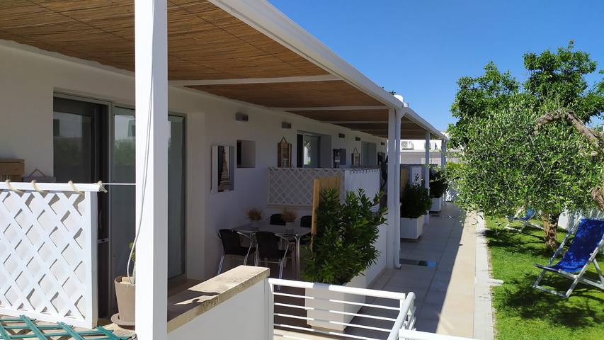 Entire apartment, Apartment 'Casa Vacanza Lu Ientu' with Shared Pool, Wi-Fi and Air Conditioning in Otranto region, Lecce Province