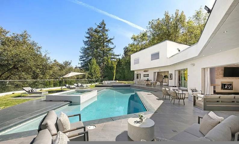 Holiday home for 16 people, with garden and terrace as well as pool - 1