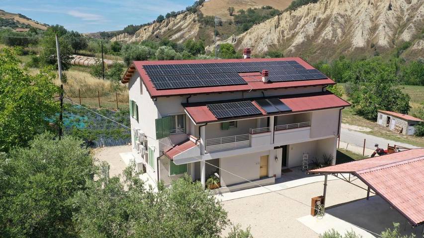 Location de vacances pour 10 personnes, avec vue et jardin à Notaresco - 3