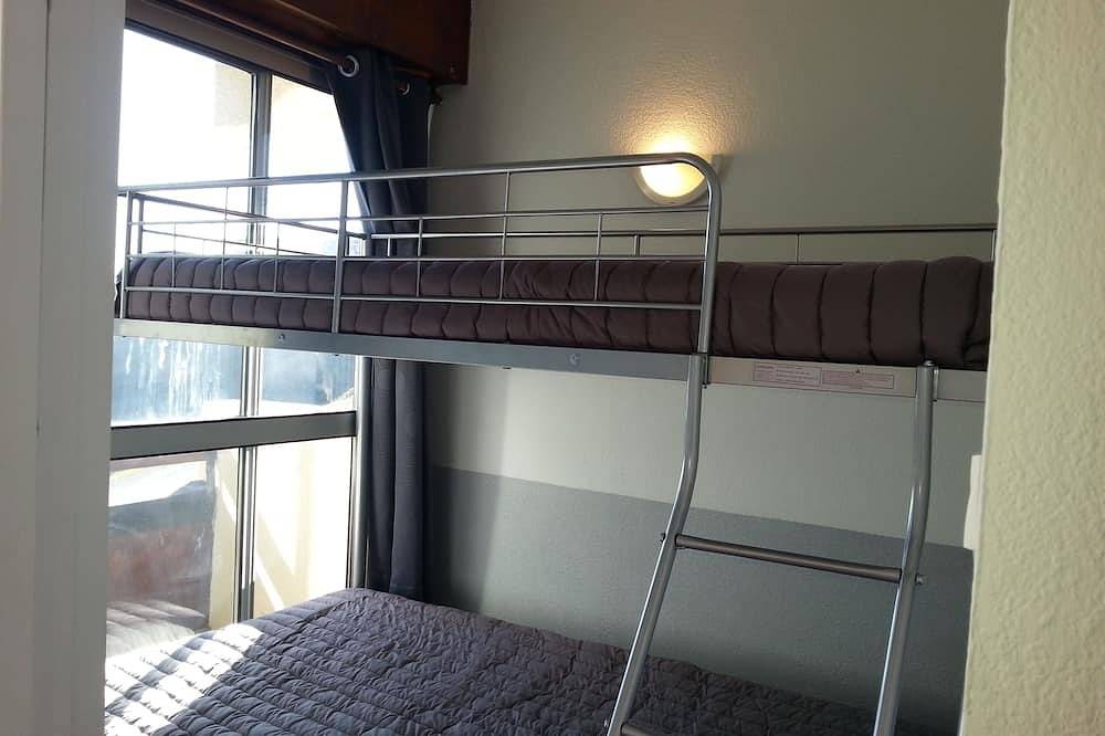 Entire apartment, Beautiful Apartment For 6 People Facing The Slopes Saint Lary Pla D'Adet in Vignec, Pyrenees National Park