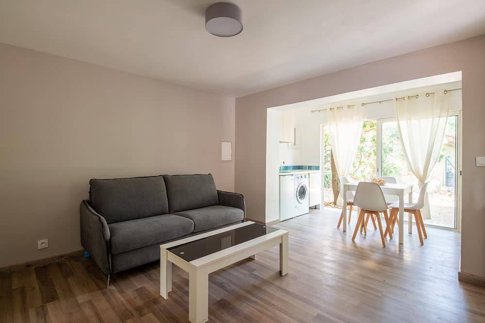 Apartamento entero, Studio with swimming pool in quiet location near golf courses and nature park, Sophia technology park in Valbonne, Region de Cannes