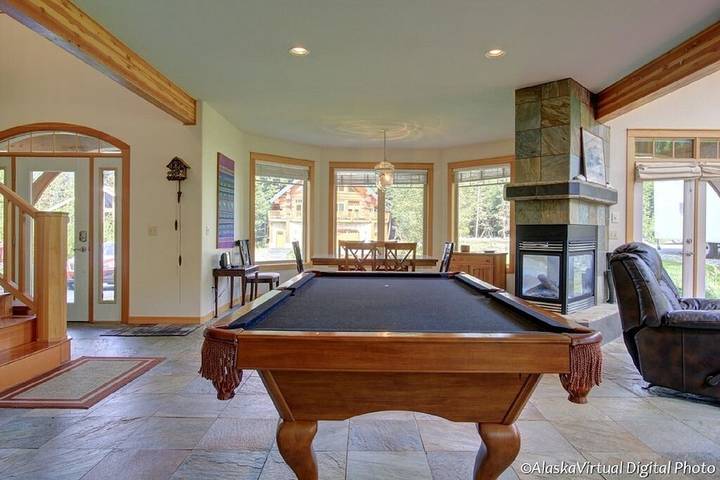 Vacation rental for 8 people, with yard in Anchorage