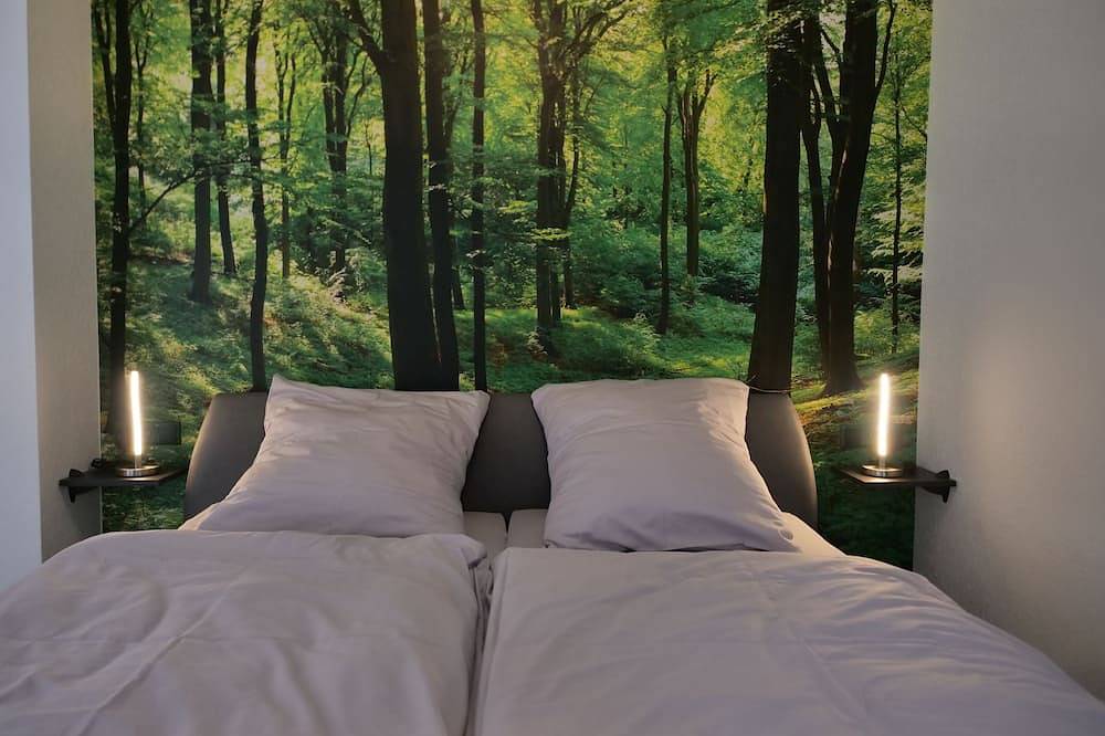 Ganze Wohnung, Pfalzzeit - Der Wald in Weisenheim am Berg, Saar-Nahe-Bergland