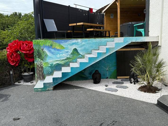 Location de vacances pour 3 personnes, avec piscine et terrasse ainsi que jardin et jacuzzi à La Machine - 3