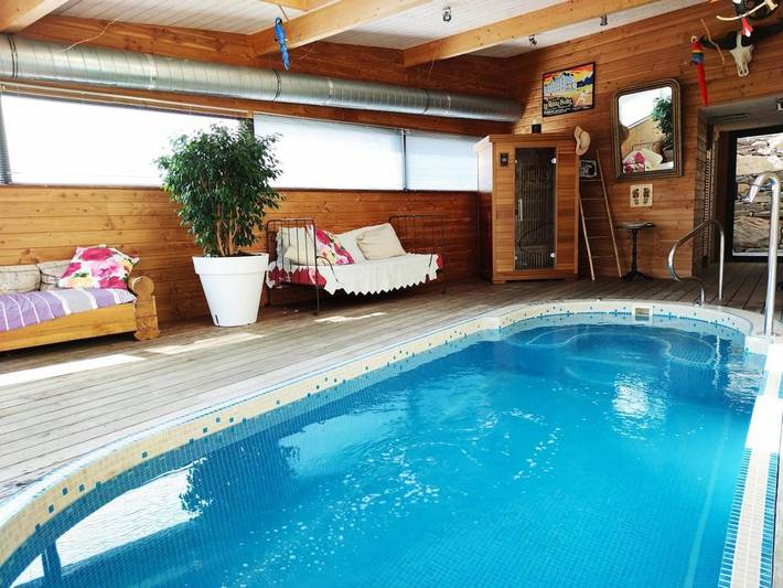 Maison de vacances pour 15 personnes, avec Jacuzzi et Terrasse ainsi que Jardin et Piscine