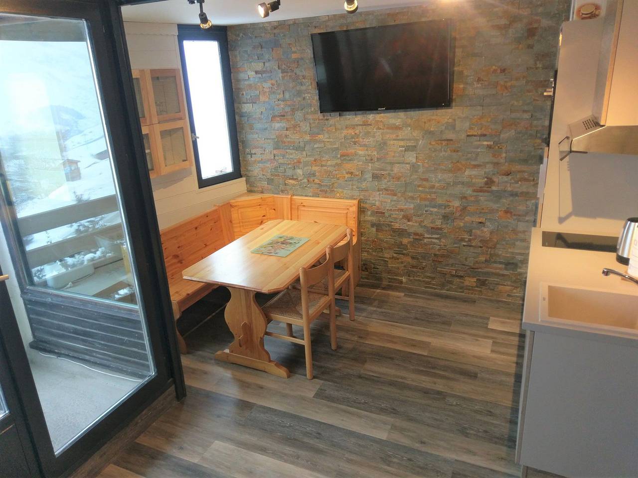 Appartement entier, Charmant 3 pièces rénové avec balcon au pied des pistes, Les Belleville in Les Menuires, Saint-Martin-de-Belleville