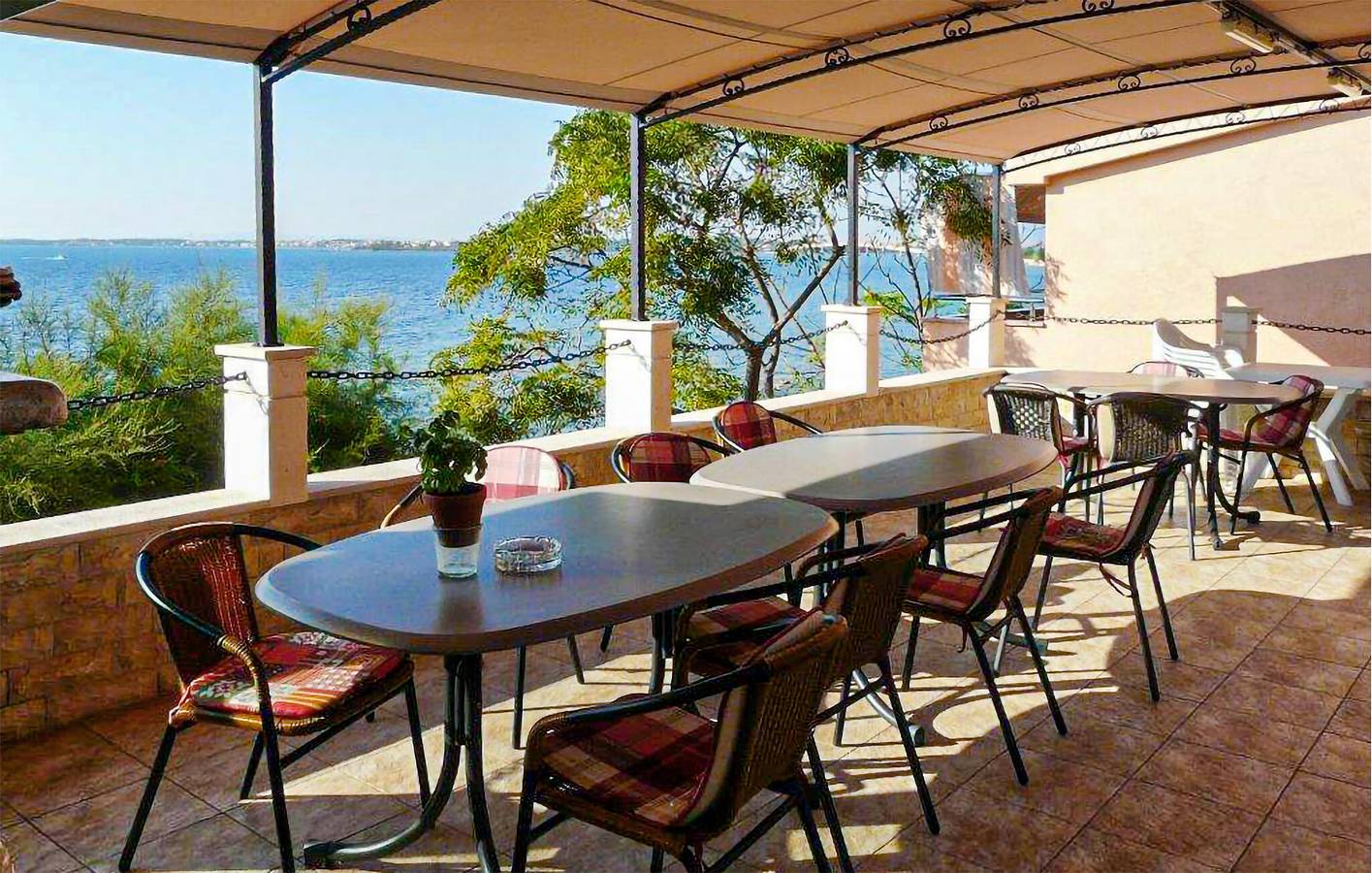 Ganze Ferienwohnung, Gemütliche 107 m² große Wohnung mit Pool, WLAN und Strand in der Nähe in Privlaka, Zadar