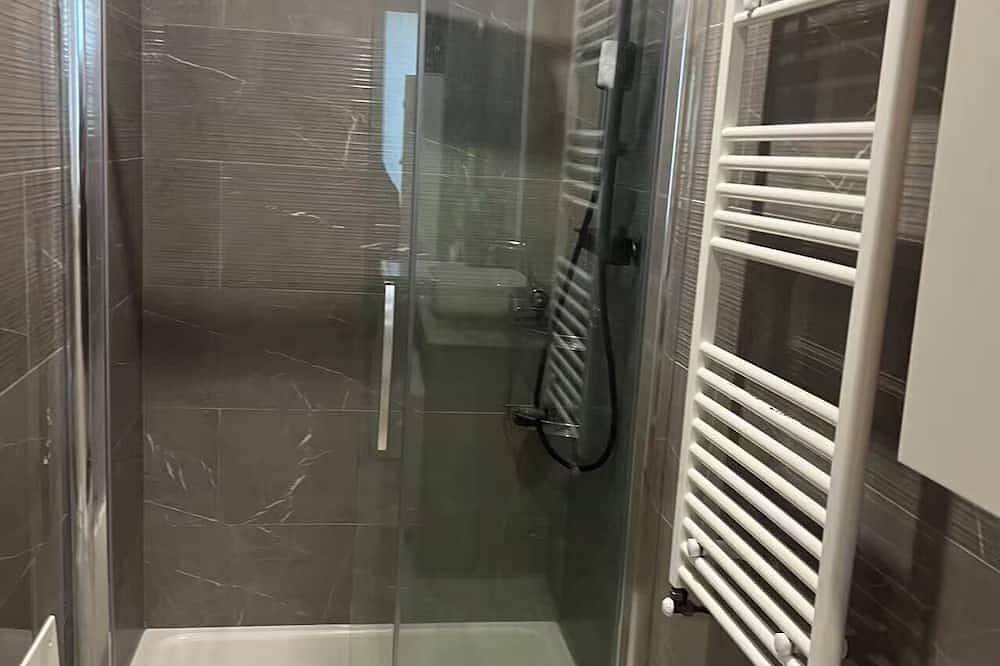 The entire house is at your complete disposal. 438 square meters in Turin, Turin Provinz