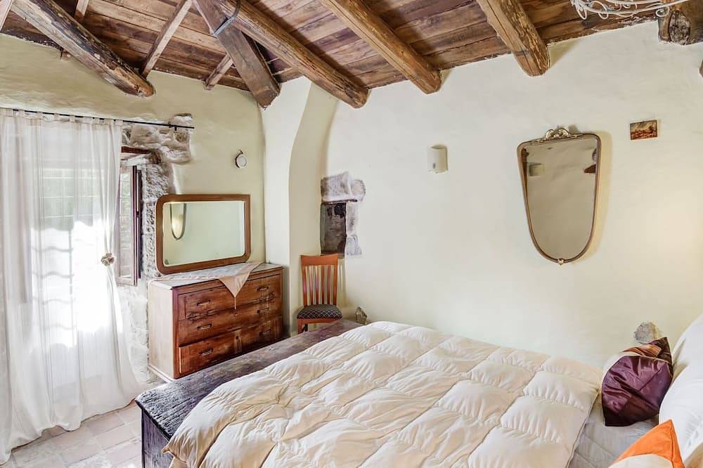 Cottage in Forcella near Waterfall & Lake in Roccafluvione, Monti Sibillini National Park