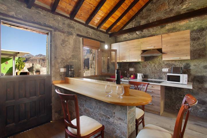 Vacation Home 'Villa Paraiso Aldeano 1' with Mountain View, Shared Pool and Wi-Fi in San Nicolás de Tolentino, West Gran Canaria