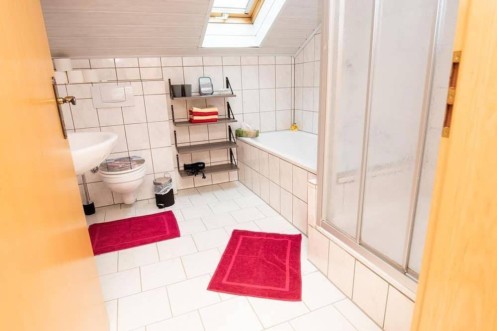 Ganze Wohnung, Ferienwohnung Ehrenbergblick Dg - Ferienwohnungen Schmitt in Seiferts, Ehrenberg