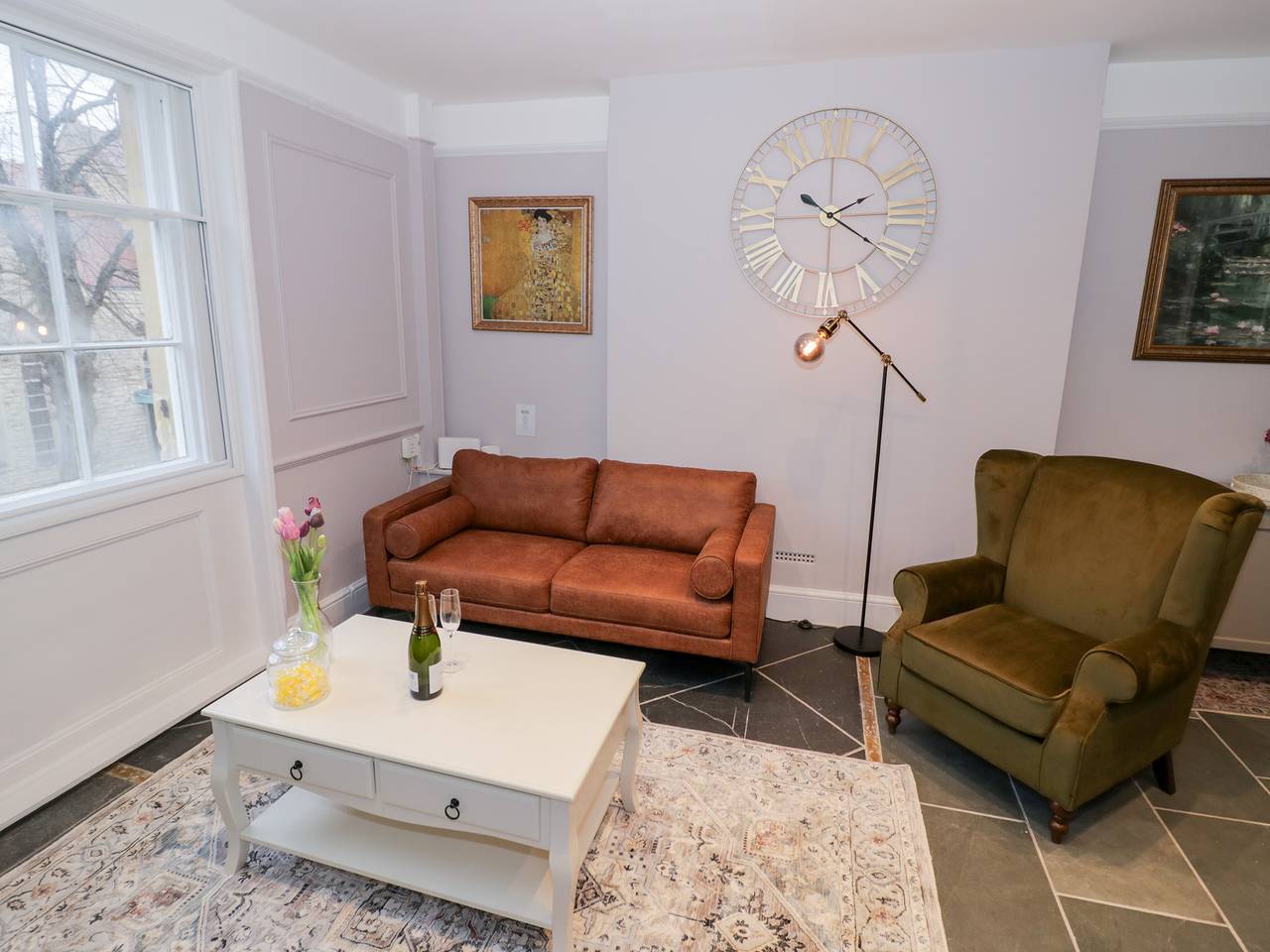 Entire apartment, 12 Montpellier Arcade in Cheltenham, Gloucestershire