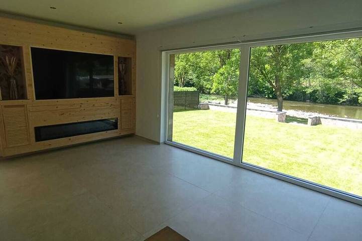 Location de vacances pour 10 personnes, avec jacuzzi ainsi que jardin et balcon à Comblain-au-Pont