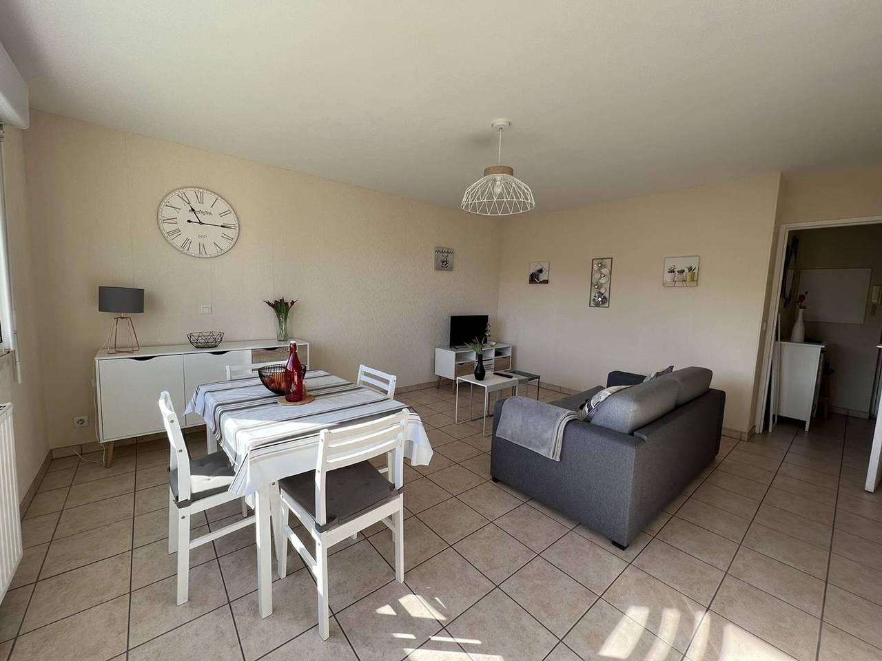 Apartamento entero, Apartamento céntrico con terraza y vistas – Cambo-les-Bains in Cambo-les-Bains, Region de Bayona