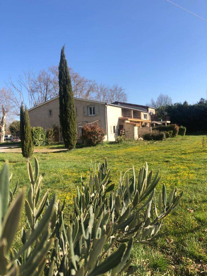 Ferienwohnung für 4 Personen, mit Balkon und Terrasse sowie Garten und Ausblick in Manosque