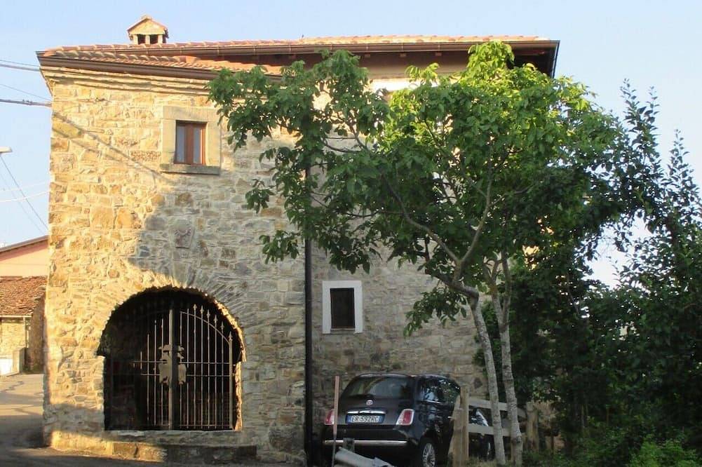 Casa Santini 1. Mountain retreat in Villa Minozzo, Reggio Emilia Province