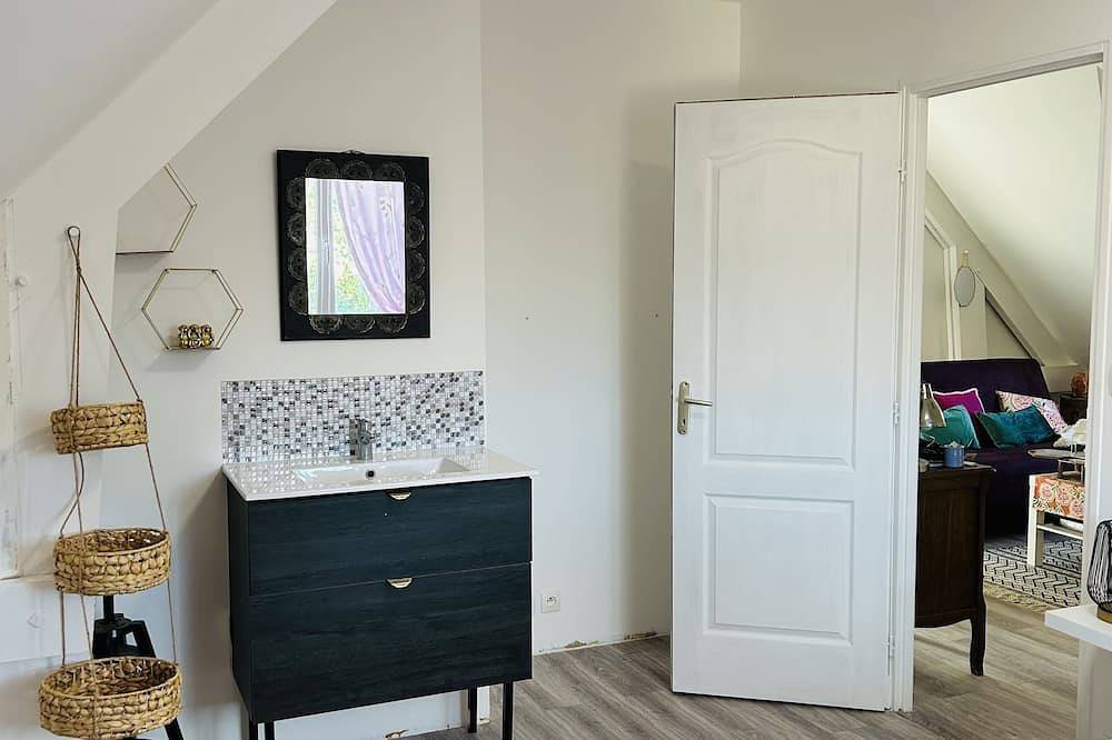 Chambre Dhôtes Chez Lhabitant in Démouville, Caen region
