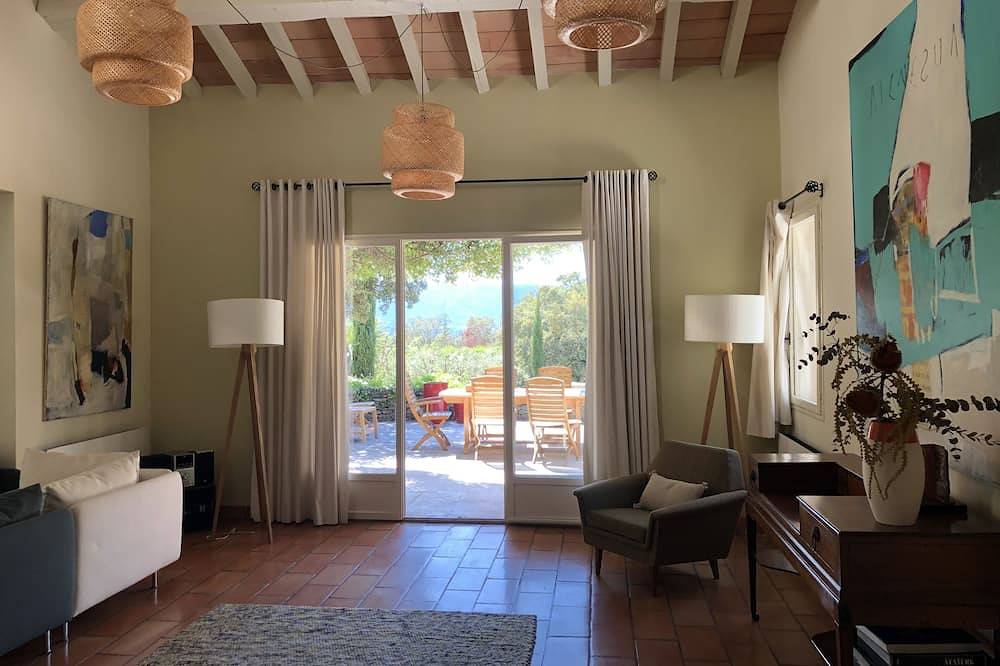 Une villa avec piscine privée et un beau jardin dans le triangle d'or. in Cabrières-d'Avignon, Parc naturel régional du Luberon
