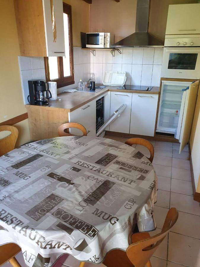 Le break vert in Lacapelle-Viescamp, Région d'Aurillac